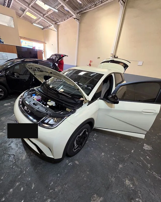 Instalação de som em carro na oficina